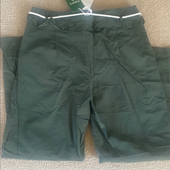 MEDIUM.   HALARA. LOW RISE WATER REPELLENT RUFFLE BARREL LEG PANTS - Picture 9 of 11